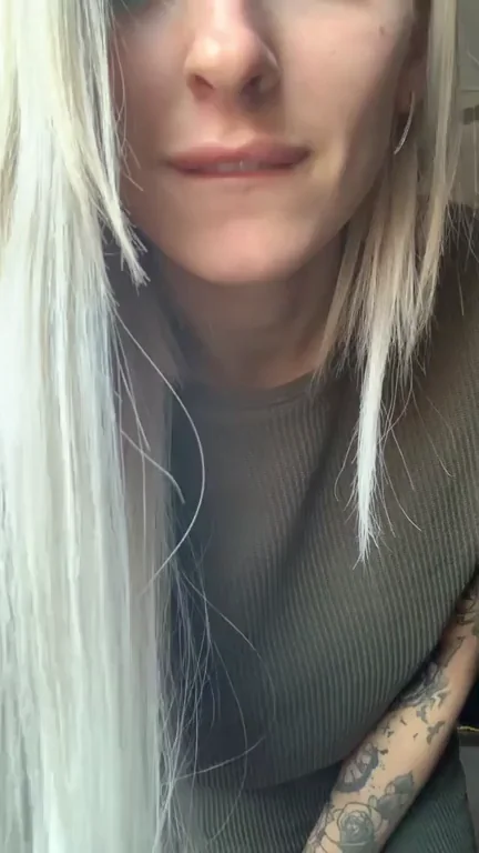 Gimme Your T-Shirt to Squeeze My Huge Tits 😍👚💦