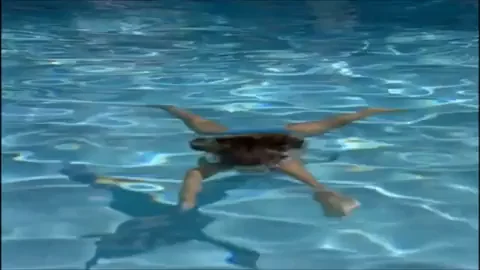 Jennifer Garner Bikini Tease in Alias 💦👙