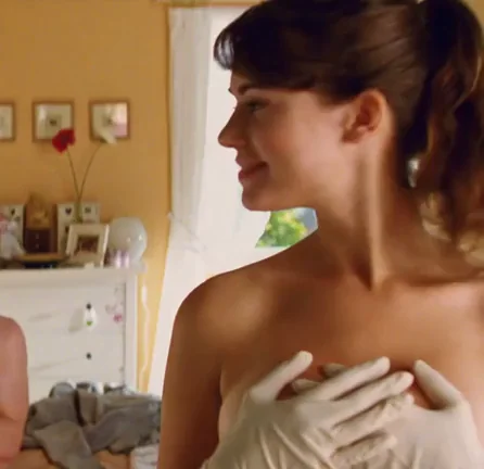 🔥 Lyndsy Fonseca's Sexy Handbra Tease in Kick-Ass 💦