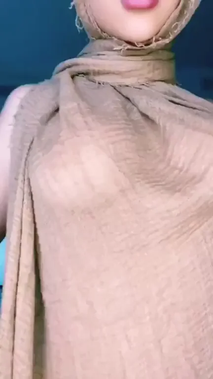 Arab Slut's Huge Tits & Juicy Ass Tease 😍🫦 (Free Album in Comments)