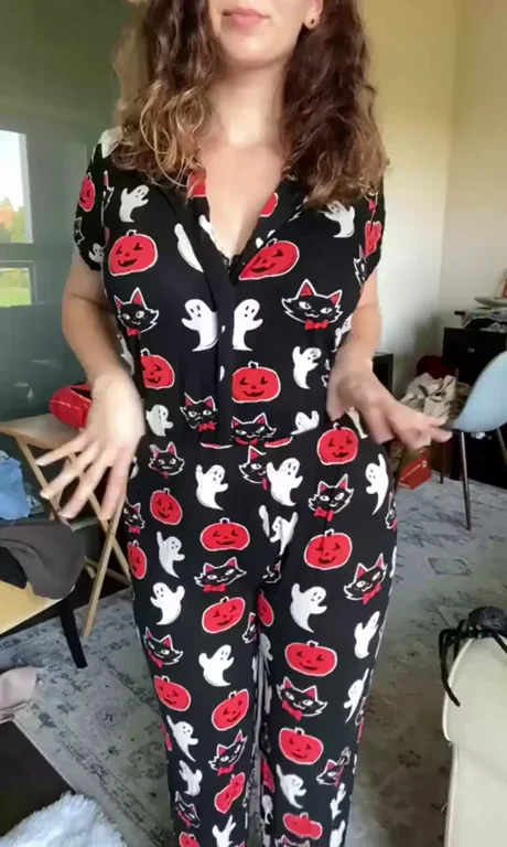 DAMN SOO HOT (??FREE LINK MEGA IN THE COMMENTS??)