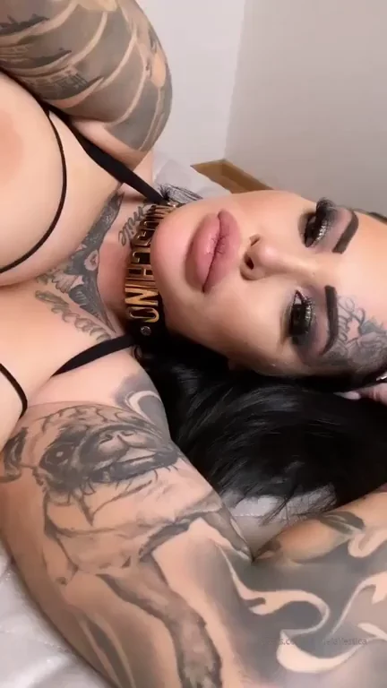 🔥 Tattooed Slut Teases Massive Tits & Pouty Lips 💦 Young OF Baddie