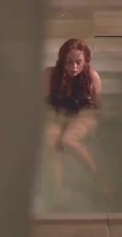 Polly Walker's Steamy Tub Tease: Retro Redhead Bush Reveal