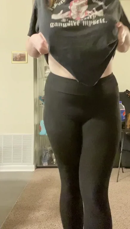 23YO Busty Babe's Epic 38DDD Titty Drop Debut