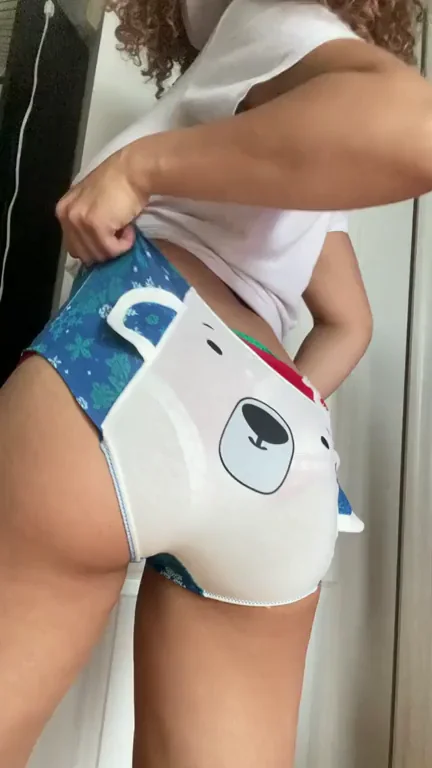 I had to show off the new panties I bought, which was your favourite pair??