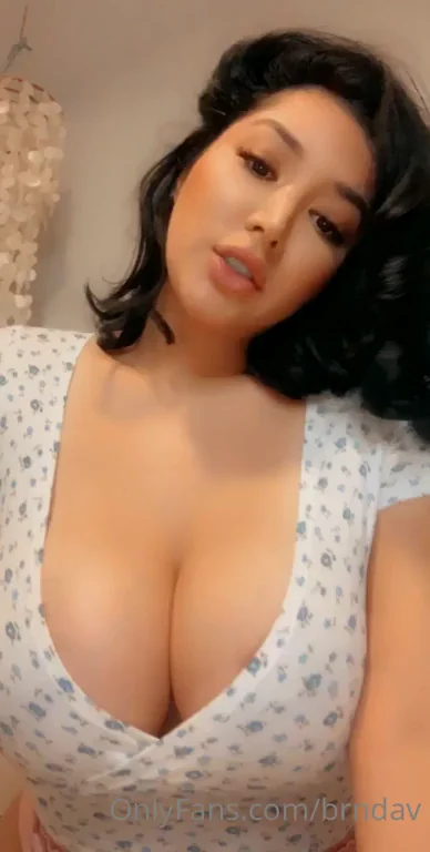 Brenda's Massive Tits Tease in Floral Top 😍🍈🍈 Link in Comments