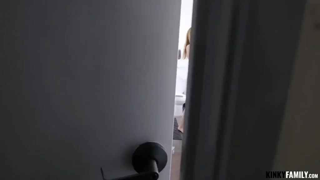 Alexa Grace - Brother caught Sister taking nudes of herself - KinkyFamily