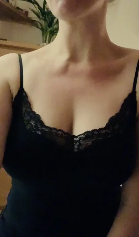 🔥 Epic Titty Drop! Huge Tits Burst Out of Lacy Bra 😍🍈🍈