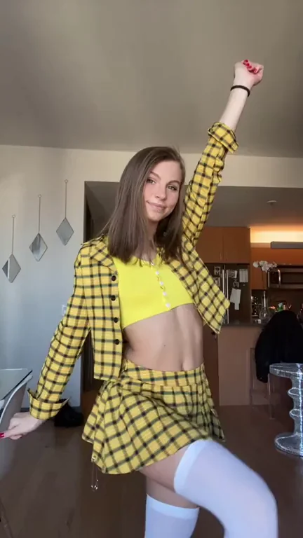 God Damn TikTok Thot in Yellow Plaid Slutfit 😍🔥