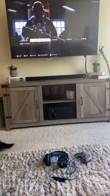 Fresh Gamer Slut Bends Over in Tiny Shorts and Bra