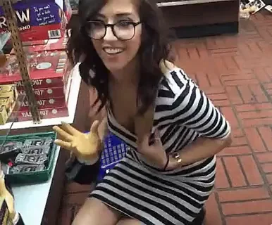 Store Groping Slut Gets Felt Up 😏🍑