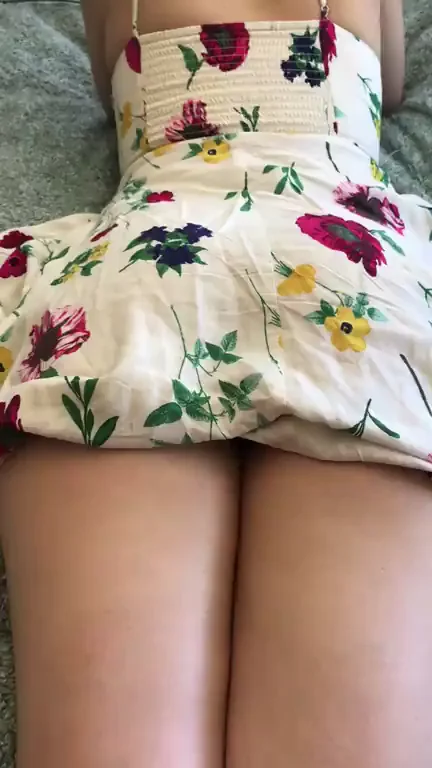 Bored Slut Scrolls Phone While Getting Fucked Hard 😏📱🍑