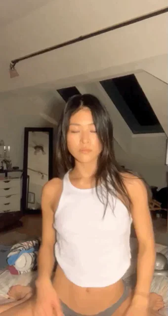 Asian Cutie's Autoplay Tease: Slutty Tank Top Reveal
