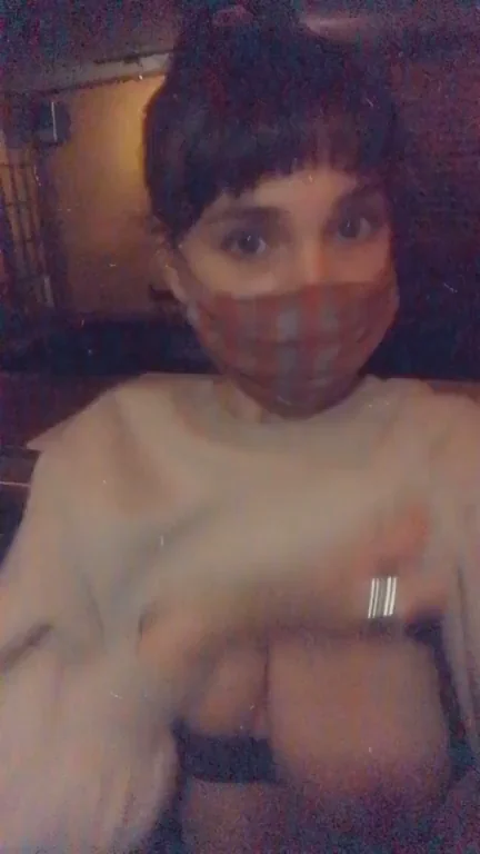 Bartender boobs ?