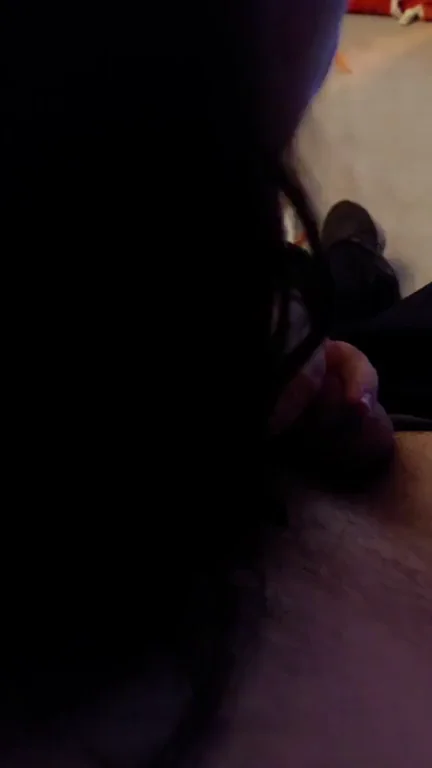 [MF] Interrupted his show to suck his cock ?