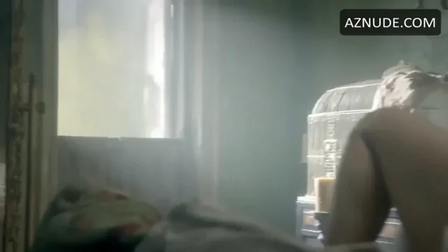 Nevena Jablanovic and Jessica Parker Kennedy in "Black sails"