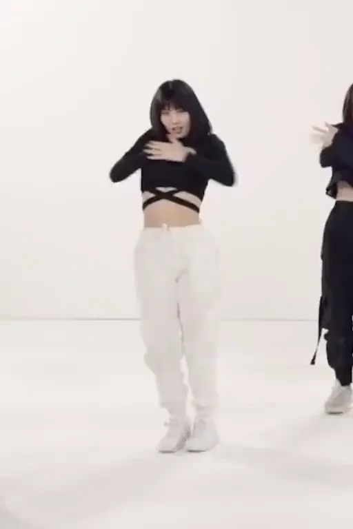 TWICE - Momo