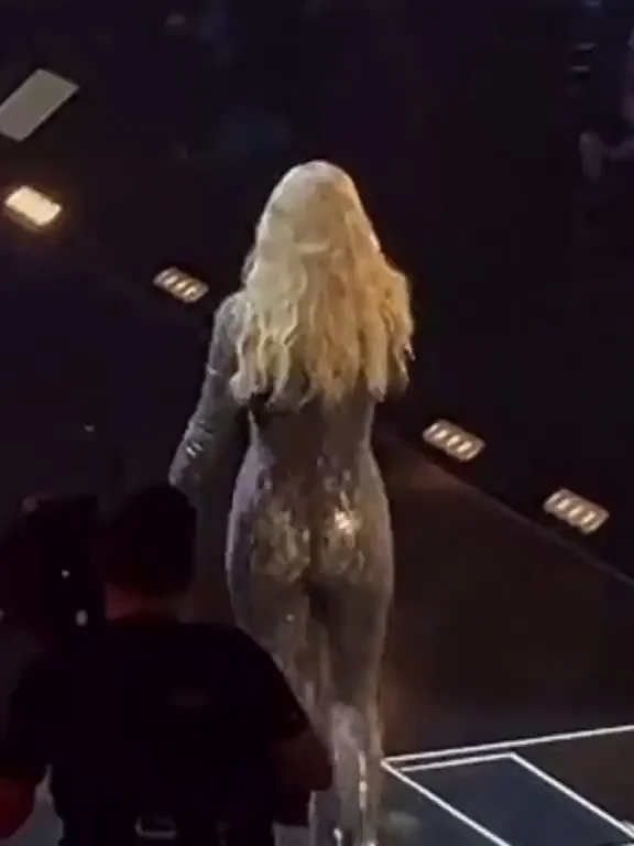 Taylor Swift's Juicy Stage Booty Shake 🍑🔥