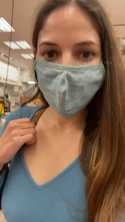 Self-Checkout Slut's Dripping Pussy Flash in the Aisle