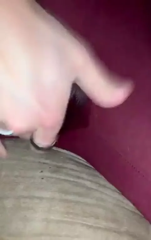 Squirting thru leggings makes me lose my shit ?