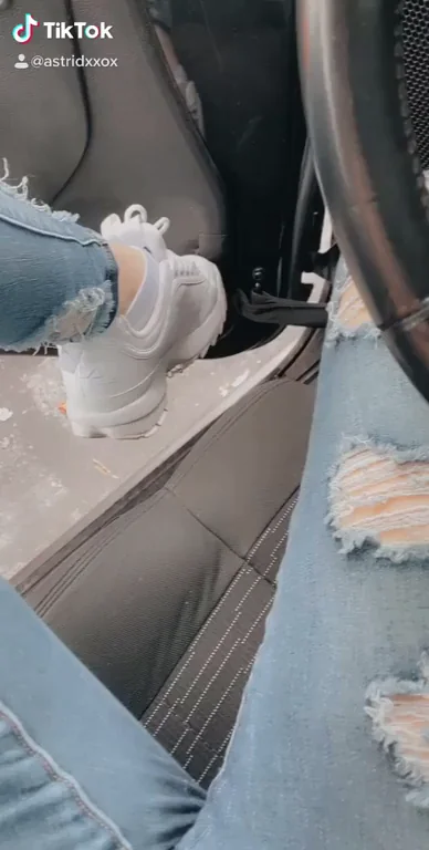 Big Tittie Blonde Jeep Slut Teasing in Ripped Jeans 🔥🍑
