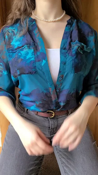 Frustrated Slut's Office Tit Tease 😩🍒💦
