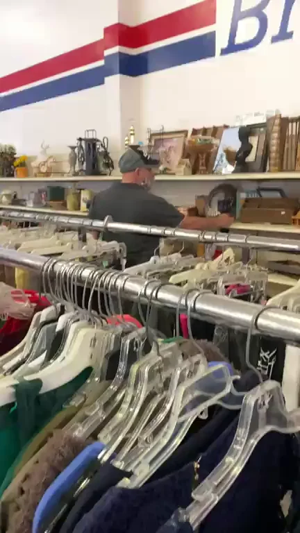 Quick Perky Tit Flash in Thrift Store 😈👀