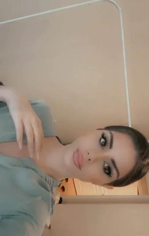 😈 Tiny 5’1 Slut’s Massive DDD Naturals Busting Outta Work Bra? 🍈🍈