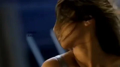 Urmila Matondkar's Juicy Cleavage Dance 🔥🍒