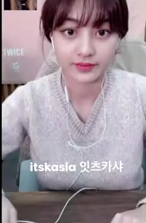 TWICE - Jihyo feat. Nayeon