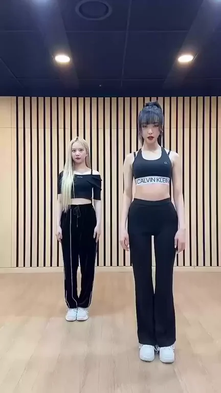 Eunha & Yuju's Sexy Tummy Tease 😍🔥