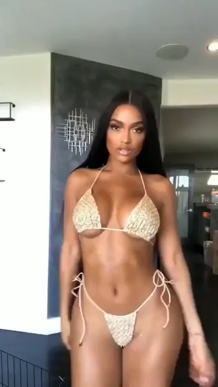 Marilyn Melo's Thong Bikini Booty Tease