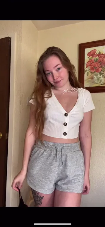 You Like My Juicy Ass? 🍑 Free Slutty Tease in Comments! 😈