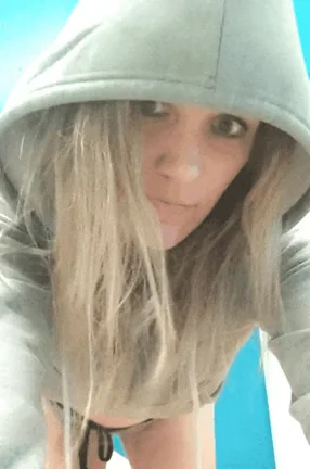 Hoodie Slut Teases Her Thick Ass & Pussy 😈🔥