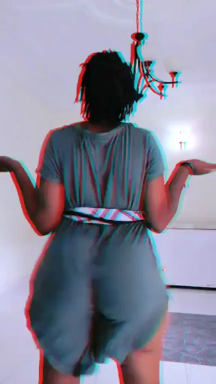 Thick Ass Queen Shakin' That Booty 🍑🔥