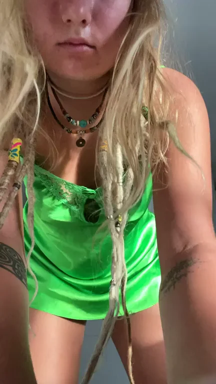 Cmon baby, you need to come squeeeeze it!