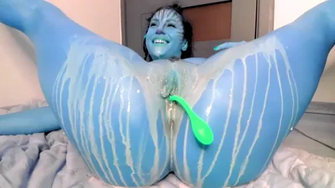 Busty Neytiri from Avatar cosplayer shows off her pussy