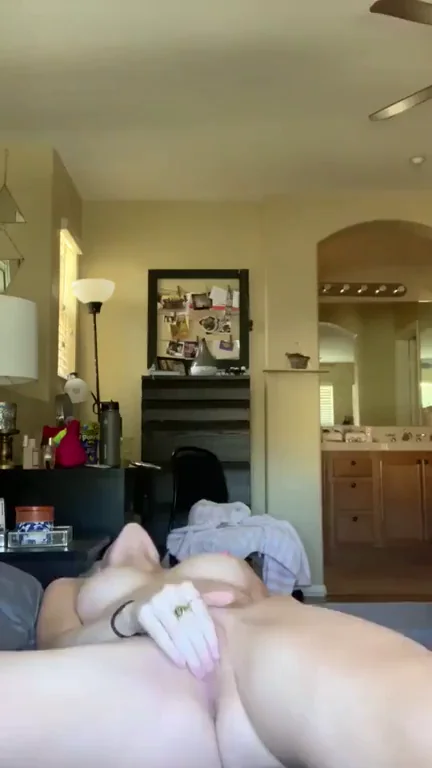 🔥 Mystery Blonde Slut Fingers Her Juicy Pussy 😈 Who Is She??