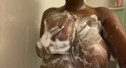 BF-Exclusive Soap Suds: Ebony Babe's Massive Tits Tease