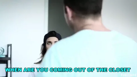 Step Sis Proves She's No Dyke by Slobbering on Bro's Cock 😈🍆💦