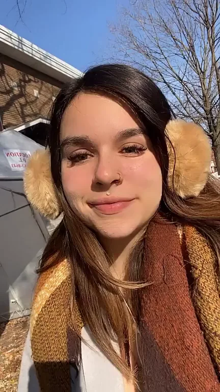 pretty new to public flashing... you can literally read on my lips * shit shit shit * [Flash]