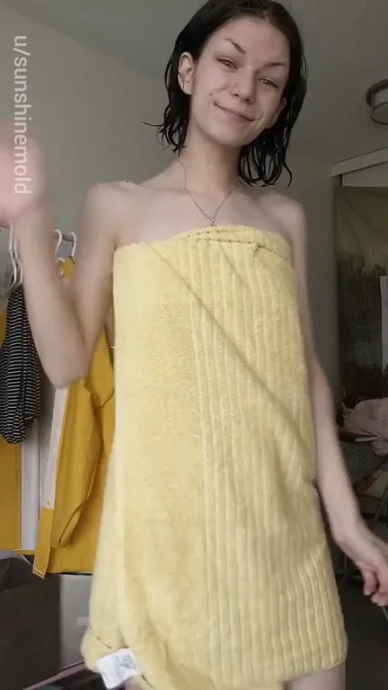 Sweet Lil' Towel Tease Drop 💦😘
