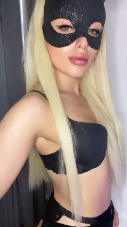 Masked Blonde Slut Wants to Fuck a Lucky Redditor