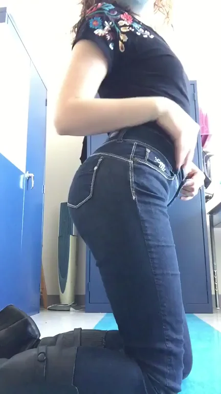 [F]all Teacher’s challenge #4: wear sexy lingerie at school and just wanting someone unsnap it for me