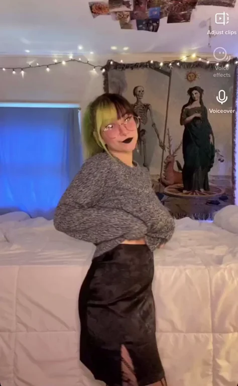 Bouncy Tits Tease in Cozy Bedroom 😈🍒