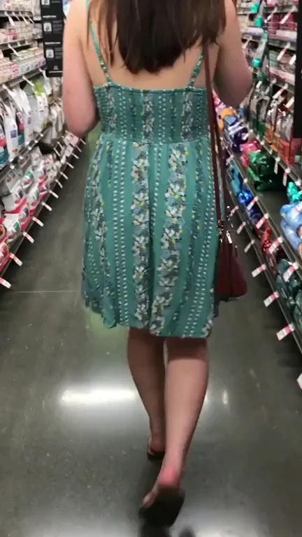 A little booty flash while shopping