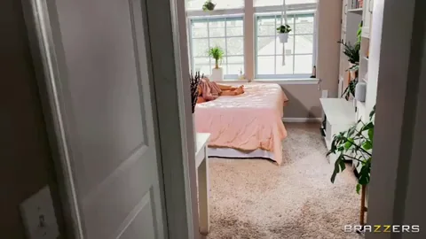 Siri Dahl 😈 Caught Masturbating & Pounded by Roomie 🍆💦
