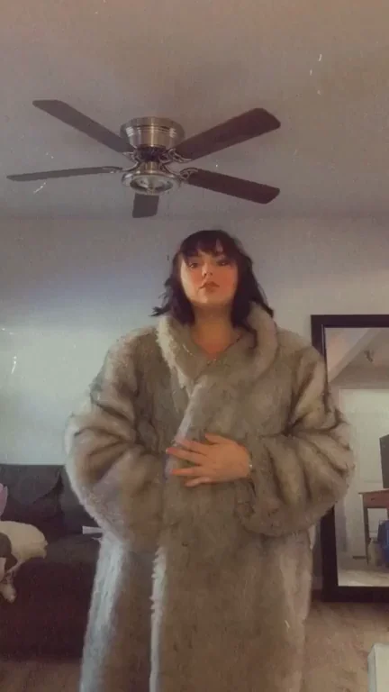 The longer you watch the more naked I get ? show me some love this morning daddy ? [titty drop]