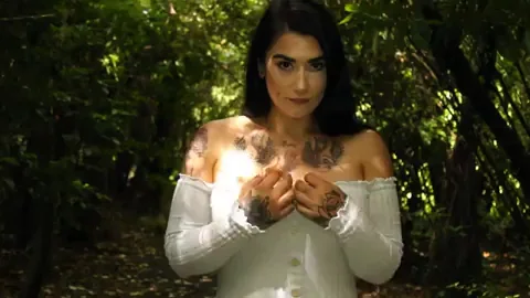 🌳 Wild Public Flash of Massive Fake Titties! 💦🍈🍈