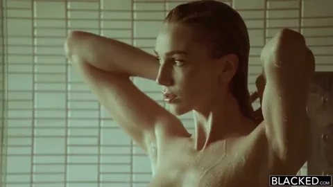 Kendra Sunderland's onlyfans mega in the comments